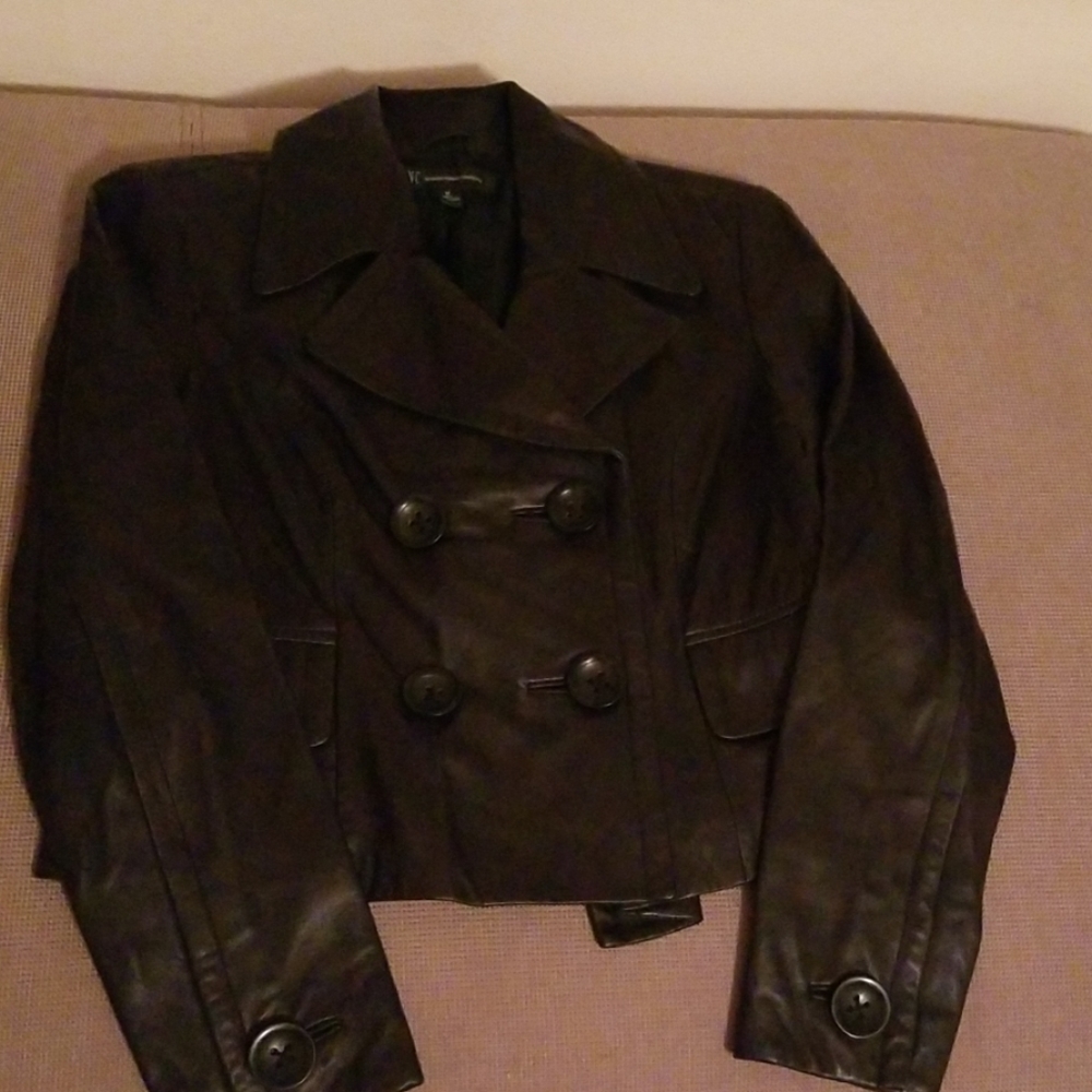 Cropped leather jacket